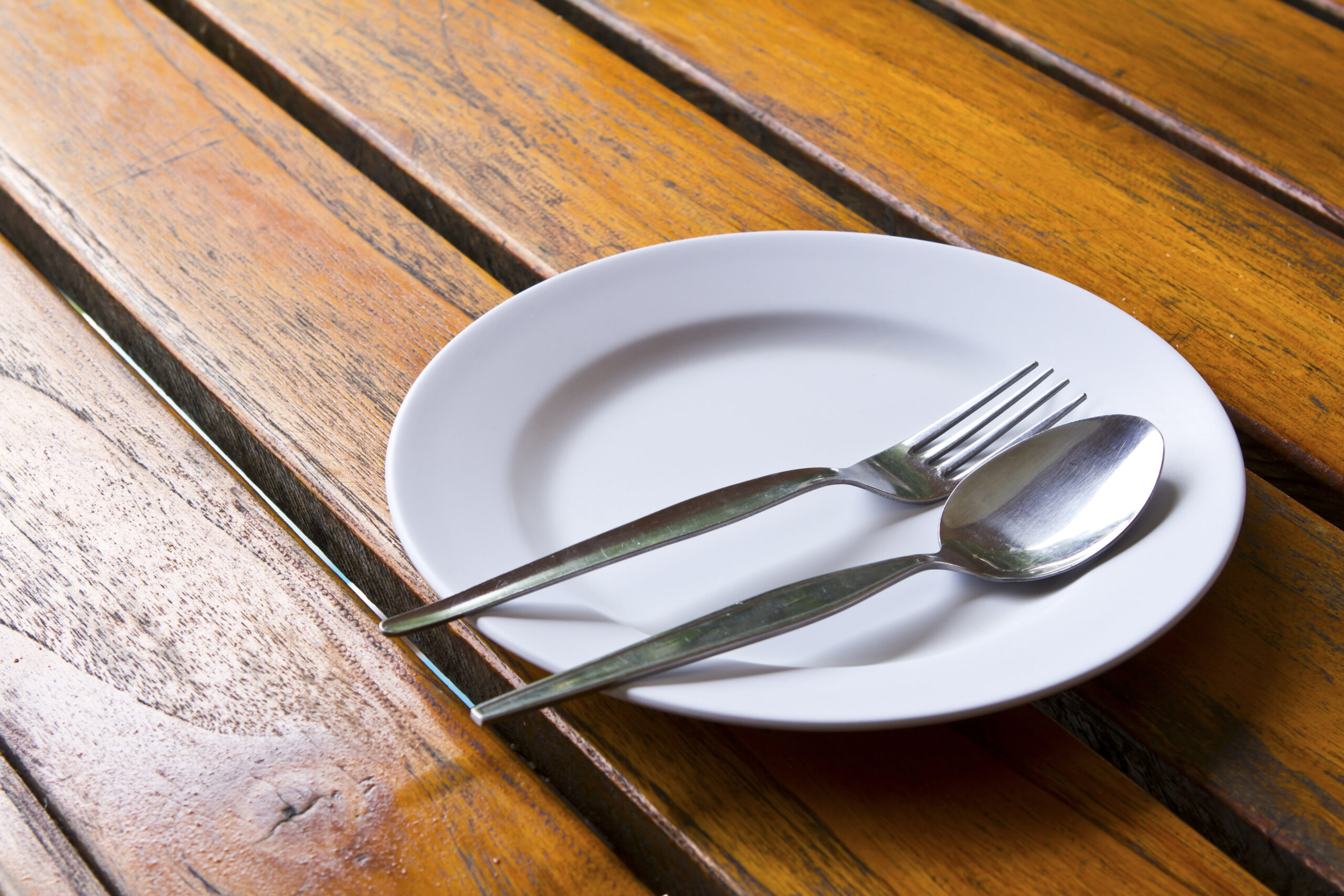 Un plat amb dos coberts per acompanyar la secció de gastronomia a Súria.